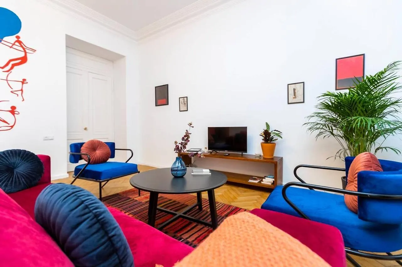 ❂Light And Luxurious 2Br Home + Balcony In The City Center❂ Tiflis Сasa de vacaciones