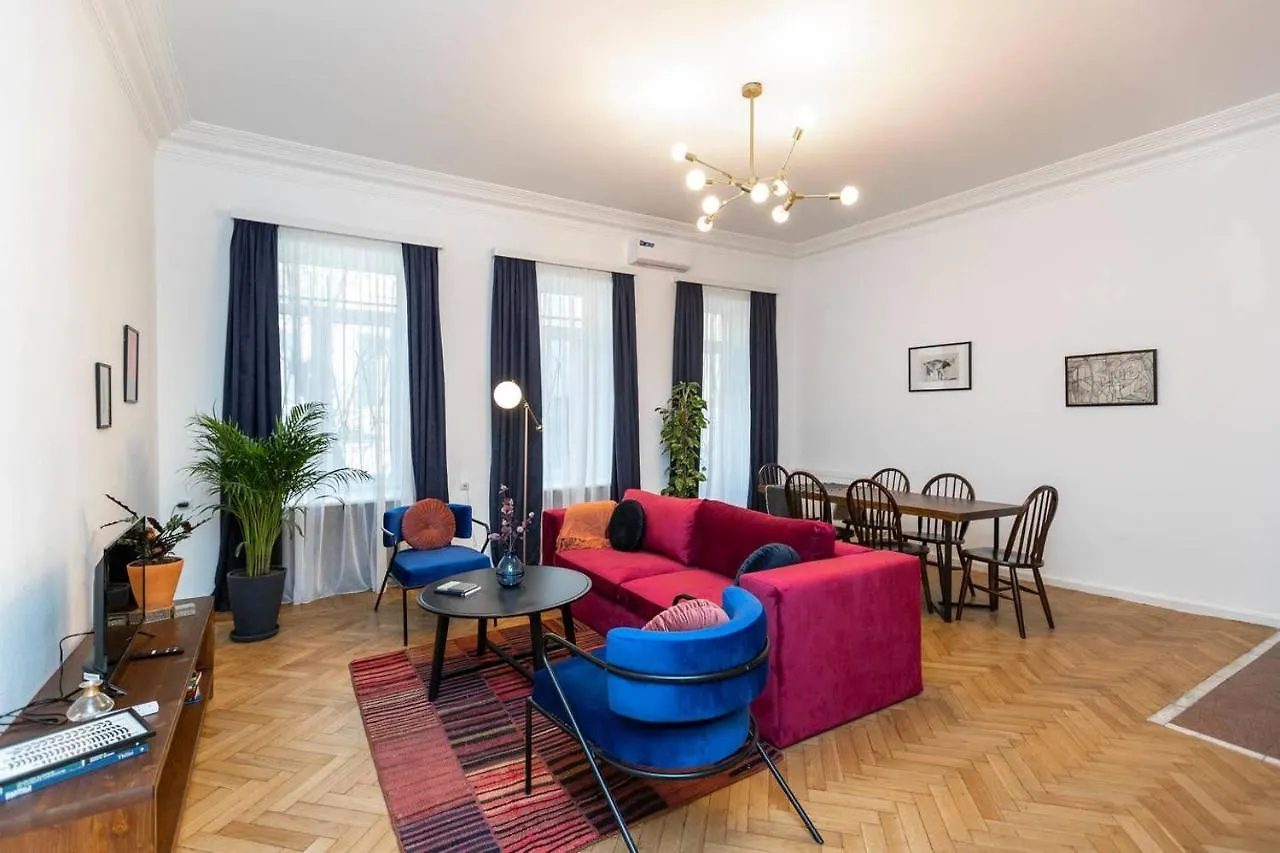 Сasa de vacaciones ❂Light And Luxurious 2Br Home + Balcony In The City Center❂ Tiflis
