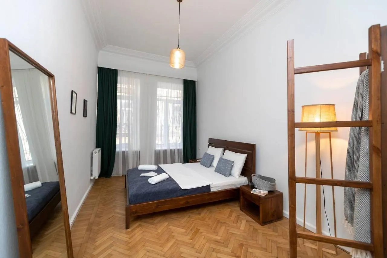 ❂Light And Luxurious 2Br Home + Balcony In The City Center❂ Tiflis Сasa de vacaciones