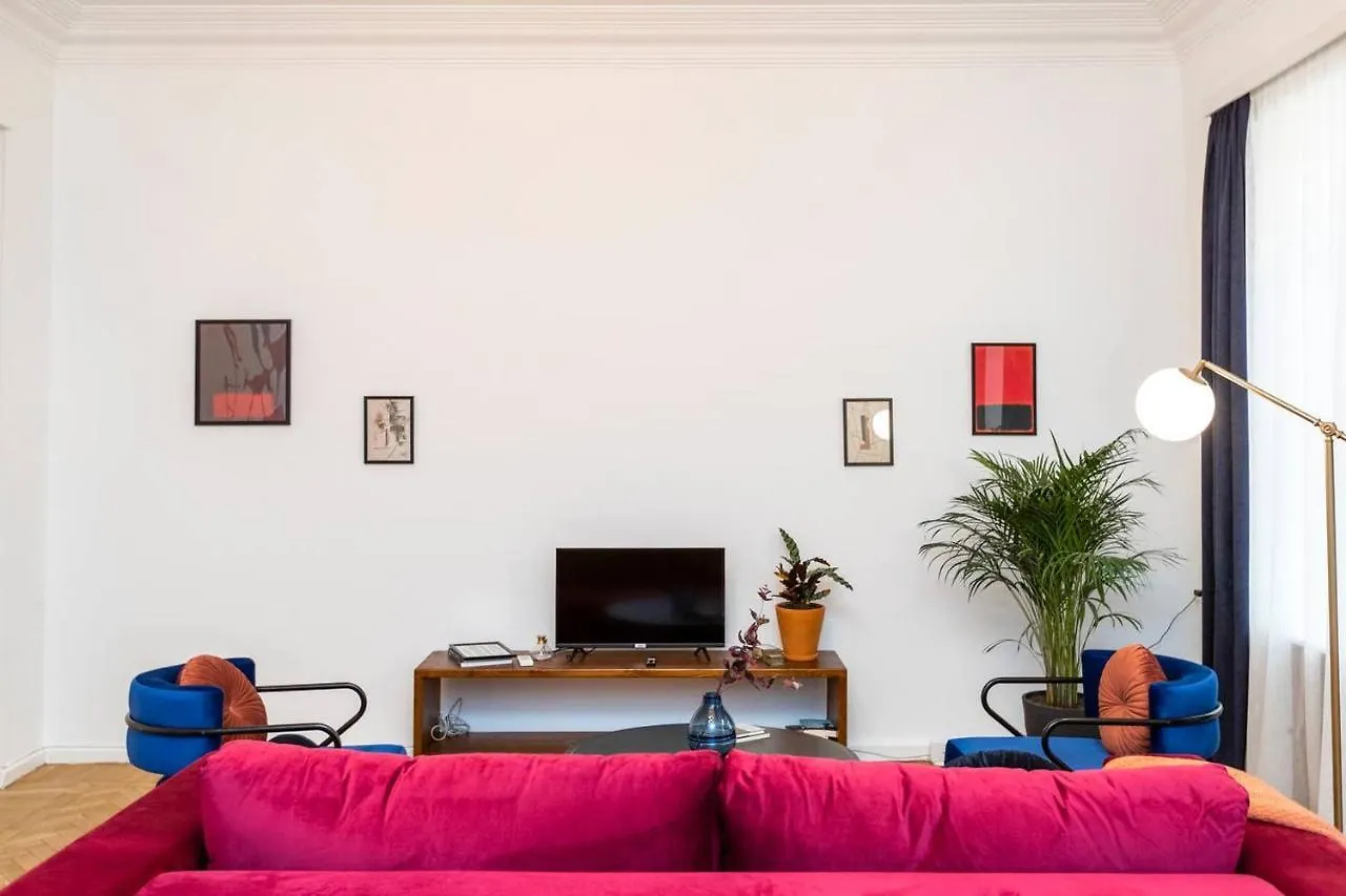 בית נופש טביליסי ❂Light And Luxurious 2Br Home + Balcony In The City Center❂ גאורגיה
